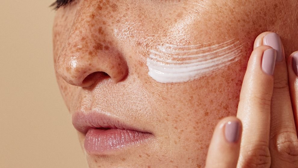 Cosmética natural para el cuidado de la piel: descubre por qué Biocorp es un referente en Colombia